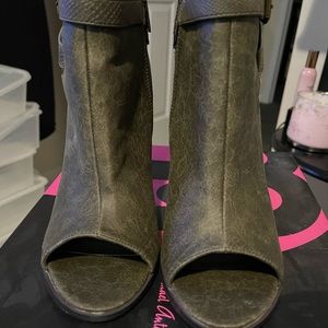 Michael Antonio green leather size 8 with 3 inch heel boots